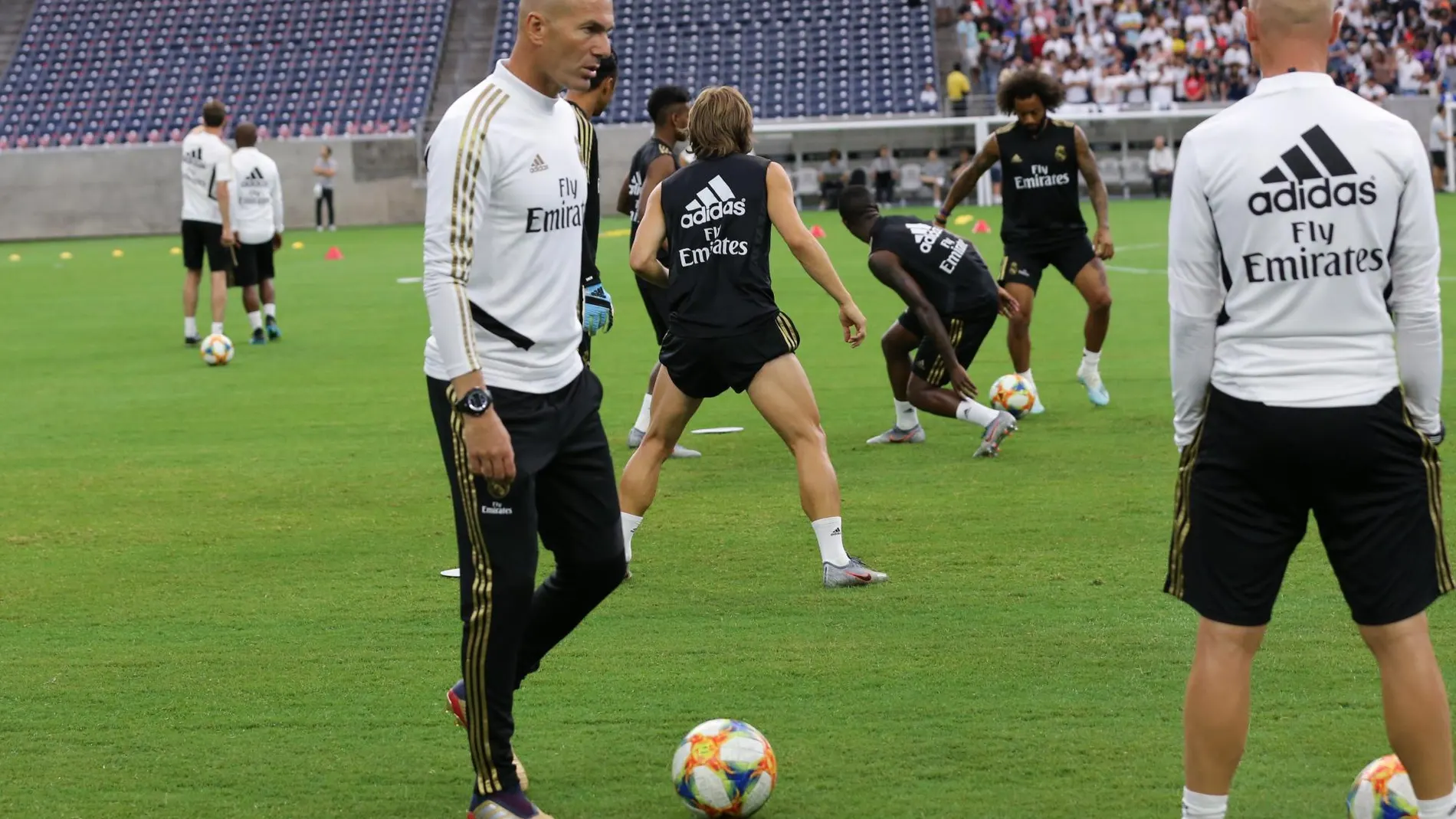 Zidane, en el primer enternamiento del Real Madrid en Houston