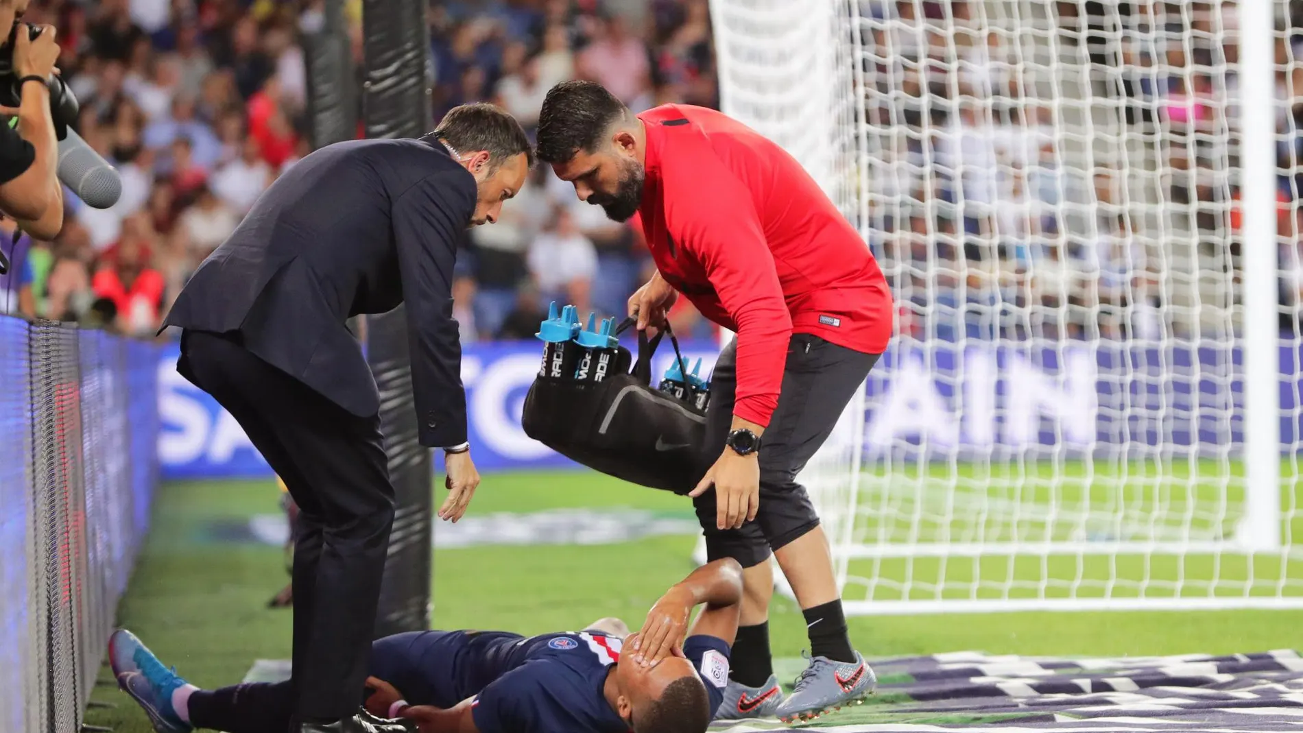 Mbappé se lesionó en el partido ante el
