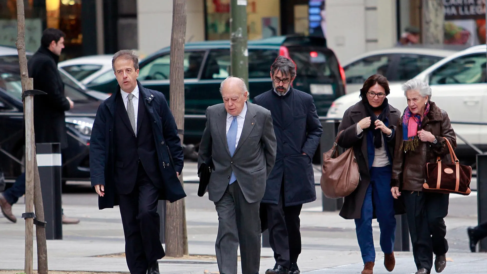 Jordi Pujol y Marta Ferrusola llegan a la Aduencia en 2016/Foto: Luis Díaz