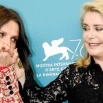 Las francesas Juliette Binoche y Catherine Deneuve protagonizan la última película del director Hirokazu Kore-eda / Efe