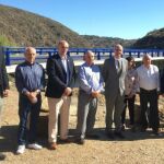 Iglesias inaugura el puente junto al alcalde Martiago, Francisco Collado, concejales y diputados
