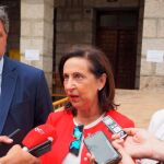 La ministra de Defensa, Margarita Robles, visita a los ayuntamientos de Gavilanes y Pedro Bernardo acompañada de la delegada de Gobierno, Mercedes Martín