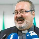 Ramón Tejero Díez, el quinto de los seis hijos de Antonio Tejero, es el párroco de Totalán desde hace más de cuatro años. Estuvo acompañando a la familia y voluntarios en el rescate del pequeño Julen.