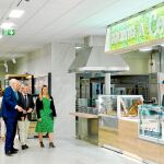 El presidente de Mercadona, Juan Roig, ayer, en el primer supermercado luso
