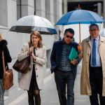 El expresidente madrileño, Ignacio González junto a su abogada Gema Martínez Galindo y su abogado Esteban Maestre a su llegada a la Audiencia Nacional