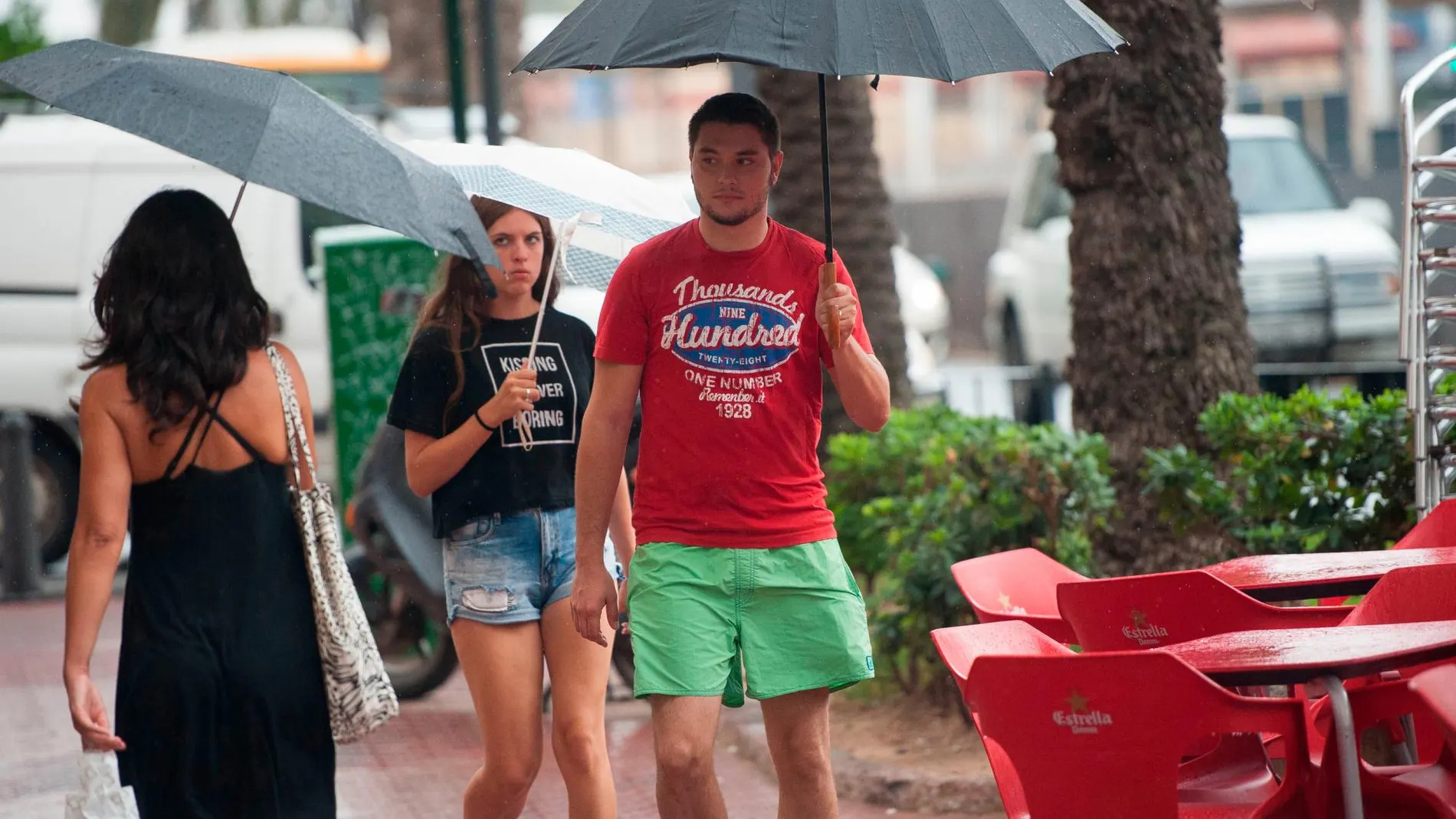 Este episodio de lluvias fuertes, según informó la Agencia Estatal de Meteorología (AEMET), vendrá acompañado de tormentas, viento en todo el litoral y fenómenos costeros de nivel amarillo también en el litoral de Valencia y Alicante