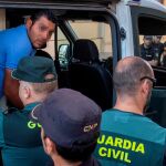 El detenido, a su llegada a los juzgados de Huelva / Foto: EFE