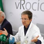 El portavoz del comité de seguimiento, el doctor José Miguel Cisneros, y el subdirector de Salud Pública, Jesús Peinado /Foto: Ke-Imagen
