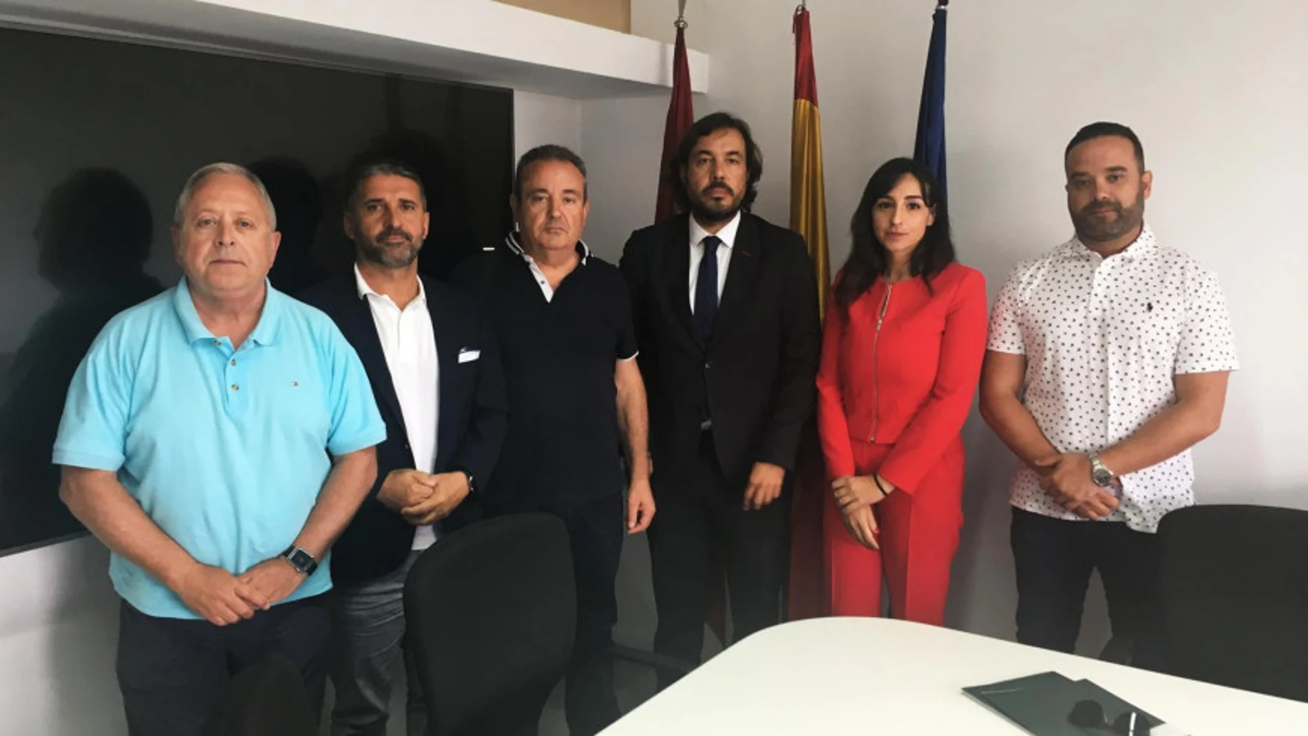 La patronal Hostemur, se reunió hace apenas unas semanas con los representantes sindicales del sector de la hostelería, pero todavía no se ha alcanzado un acuerdo sobre el convenio laboral