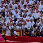 Rafaelillo es trasladado a la enfermería de la Plaza de Toros de Pamplona (Foto: AP)