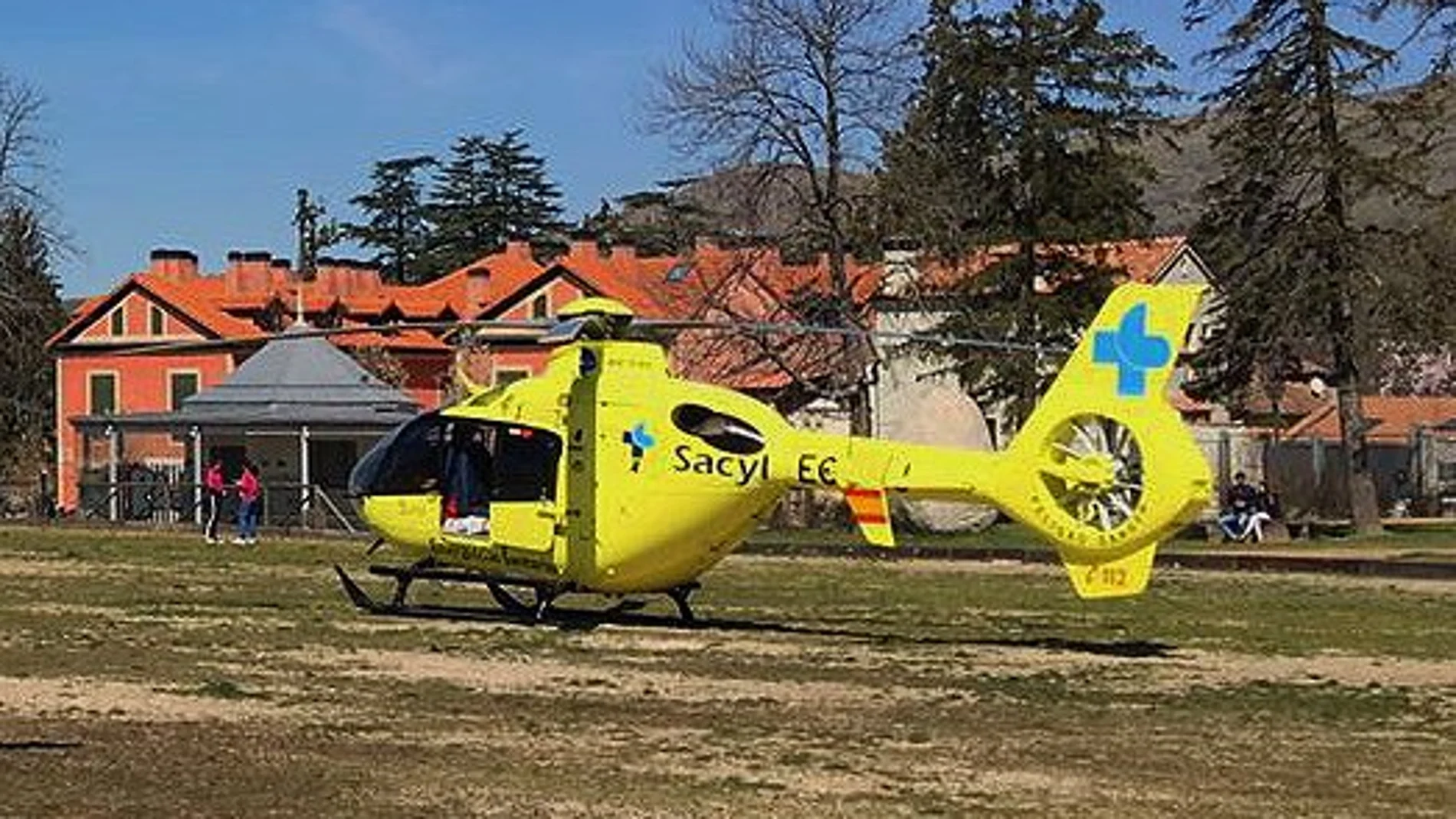 Helicóptero de Sacyl trasladado al lugar de los hechos