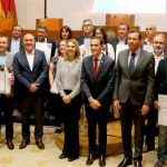 Entrega de galardones del Concurso Mundial de Bruselas. Asisten y posan con los ganadores, Jesús Julio Carnero; Baudouin Havaux; , Conrado Íscar; Óscar Puente; y Julio Valles, entre otros