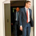 Sánchez, seguido de Ábalos en una imagen de archivo