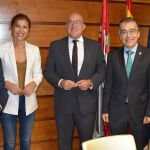 Foto de familia de Carnero con varios de los integrantes del grupo de trabajo de seguimiento contra el topillo