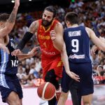 Ricky sortea la defensa de Laprovittola y Brussino