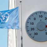 Sede de la Convención del Cambio Climático de la ONU (UNFCCC) en Bonn, junto a un termómetro cercano a los 40º. REUTERS/Wolfgang Rattay