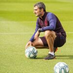 Valverde, durante un entrenamiento con el Barcelona