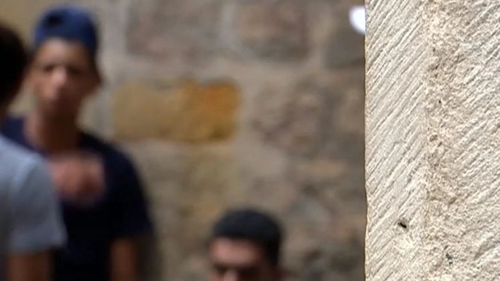 La parroquia de Santa Anna atiende a un centenar de jóvenes migrantes solos, entre los que hay menores, chicos de 18,19 y 20 años que no han pasado por el sistema de protección y otros con problemas de adicción y salud mental.