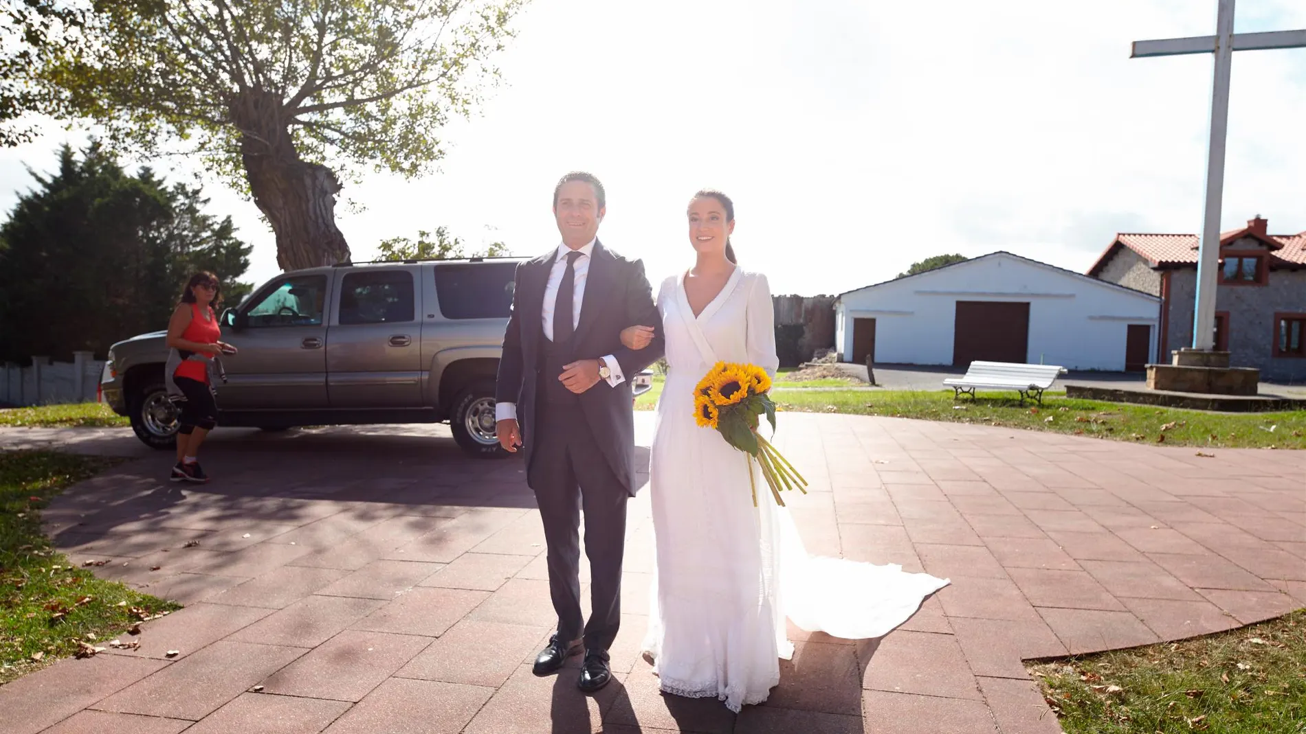 Marta Pombo durante su boda con Luis Gimenez en el Santuario de Nuestra Señora de Latas en Somo, Cantabria- (Foto GTres online)