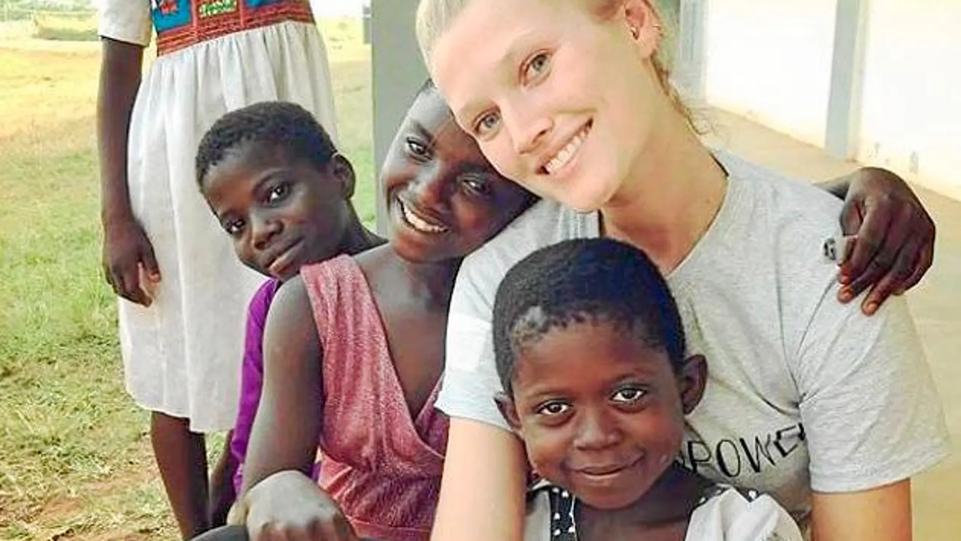 La modelo, en una de sus últimas visitas a Zimbabue