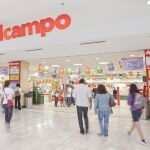 Entrada de un supermercado Alcampo