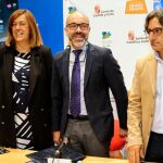 El consejero Javier Ortega, la presidenta Ángeles Armisen y Carlos Sánchez presentan la II Feria de Ecoturismo