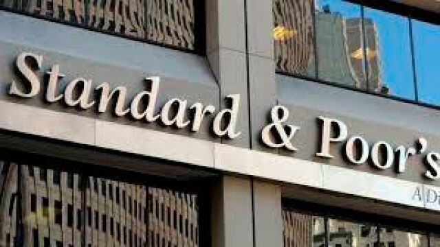 La agencia de calificación ha elevado la nota de solvencia de la deuda soberana a largo plazo de España de 'A-' a 'A'