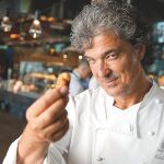 En La Barra de Carles Abellán el comensal degusta pequeñas porciones creativas e innovadoras con una estrella Michelin. Foto: M. González