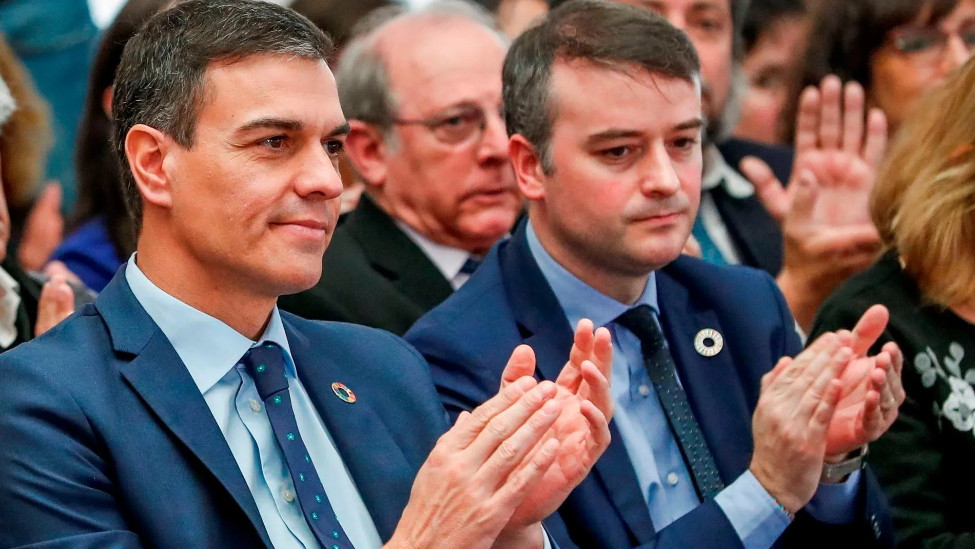 El presidente del Gobierno, Pedro Sánchez, y el jefe de gabinete del jefe del ejecutivo, Iván Redondo (d), en una imagen de archivo