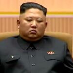 Imagen de Kim Jong Un dormido en el mitin en recuerdo de su abuelo