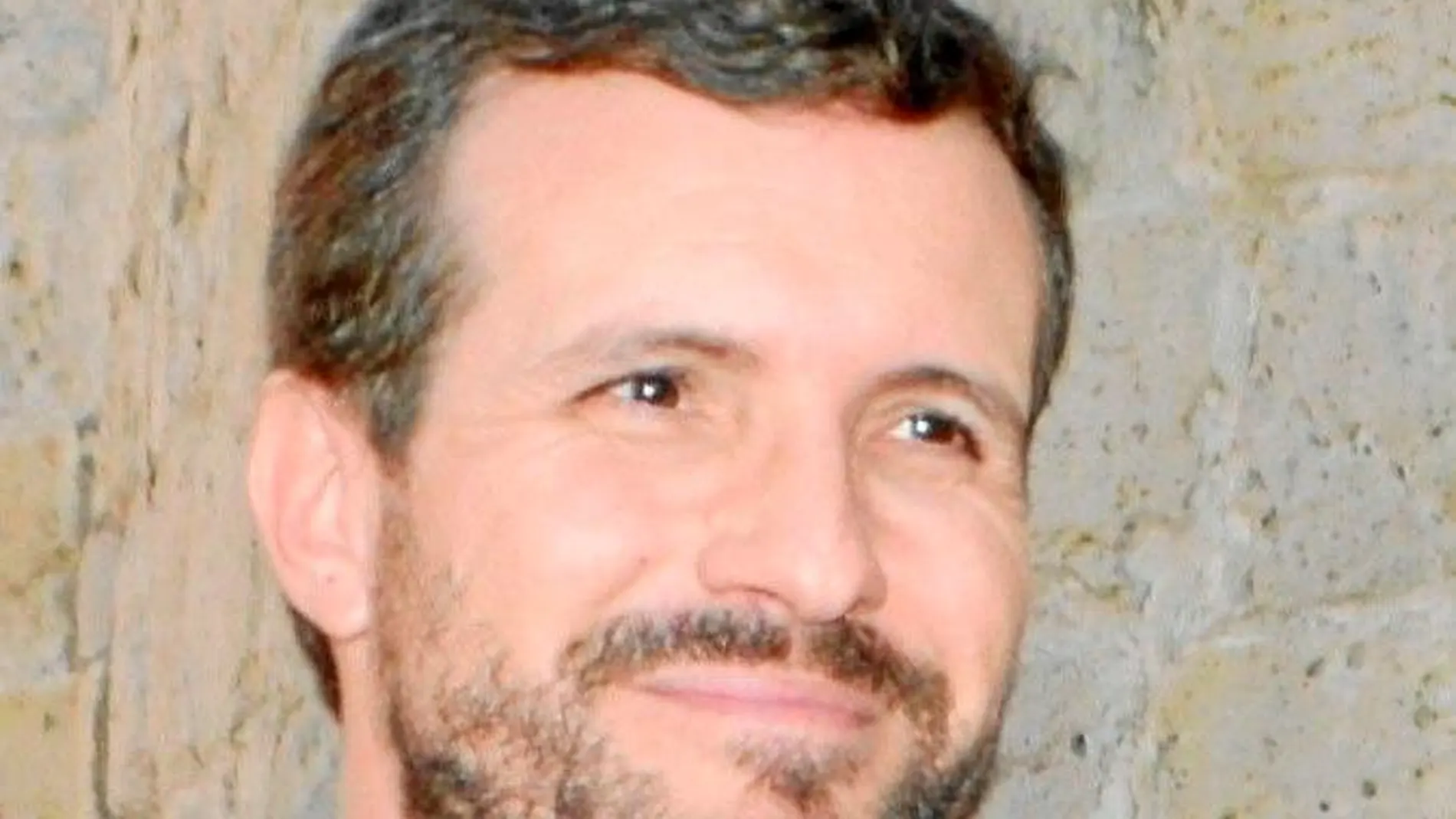 El «look» definitivo de Casado para unas elecciones
