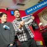 El bar que los padres de los Muñoz regentaban en Cornellá se llamaba «La española». Ambos, esta semana, en Madrid. Foto: Jesús G. Feria