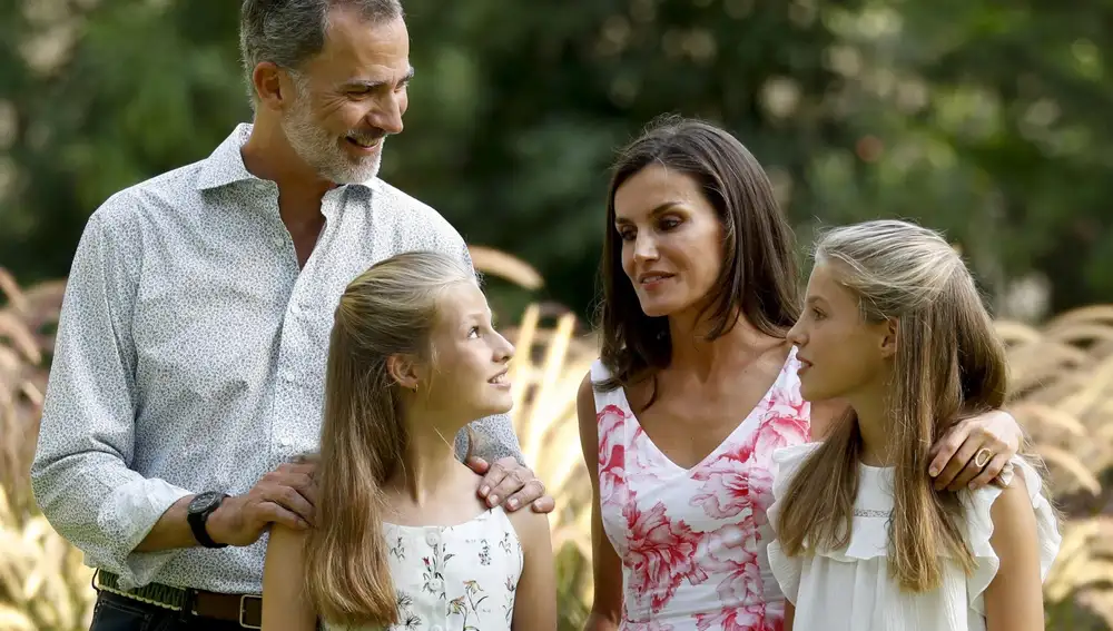 Así ha sido el 'look' de Letizia en el posado de la Familia Real en Marivent