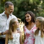 Así ha sido el 'look' de Letizia en el posado de la Familia Real en Marivent