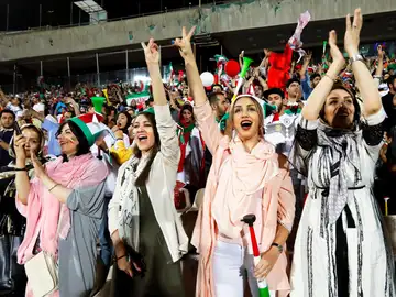 Mujeres iraníes en el partido entre España e Irán en el pasado Mundial de Rusia de 2018 Mujeres iraníes en el partido entre España e Irán en el pasado Mundial de Rusia de 2018