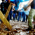 El vicepresidente de la Comunidad, Ignacio Aguado, visitó ayer Arganda del Rey y pudo comprobar los importantes destrozos causados por las tormentas del fin de semana / Efe
