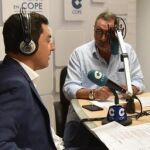 Juanma Moreno, durante la entrevista con Carlos Herrera / Foto: La Razón