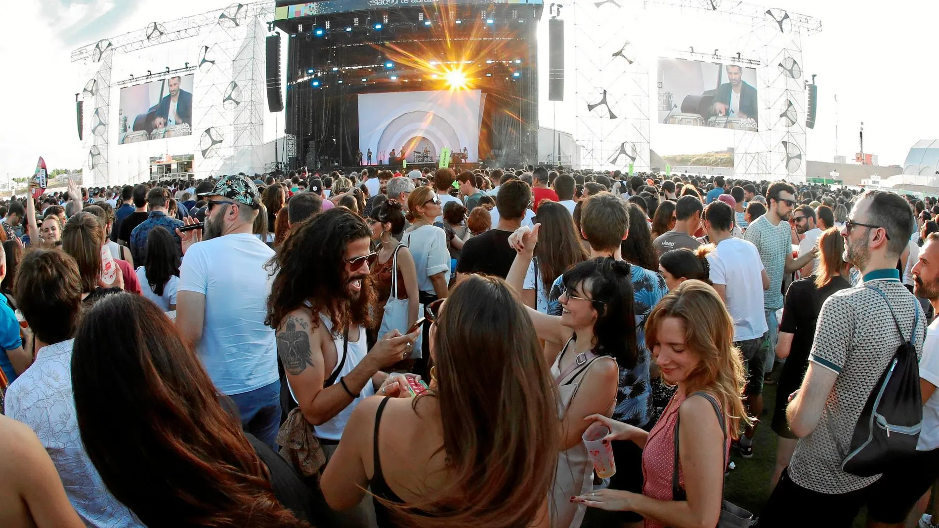 El Defensor del Pueblo asegura que la anterior corporación municipal no tomó las medidas necesarias para proteger a los vecinos frente a estros grandes festivales