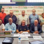 Foto de familia de Carnero con los miembros de la Ejecutiva de la UCCL, con Jesús Manuel González Palacín a la cabeza