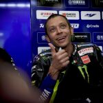 Valentino Rossi, en el box de Yamaha