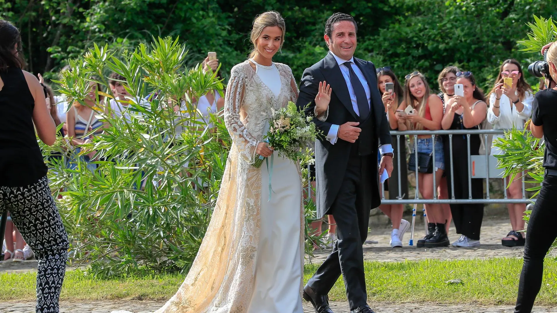 Belén Esteban vs. María Pombo: dos estilos de novias