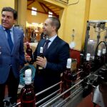 El consejero de Economía y Hacienda, Carlos Fernández Carriedo, durante una reciente visita a una empresa de cerveza en Valladolid