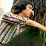 «Algo de mí», de 1970, fue su primer gran éxito. A partir de entonces sacó un álbum cada año hasta sumar cuarenta
