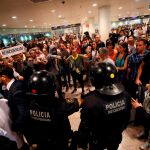 Los manifestantes han intentado acceder a la T1 del aeropuerto