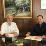 El presidente de las DOP Condado de Huelva, Manuel Infante Escudero, y el presidente de la Fundación Caja Rural del Sur, José Luis García-Palacios Álvarez / La Razón