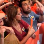 Inés Arrimadas –a la que cubren la cara para protegerla–, Patricia Reyes y Miguel Ángel Gutiérrez sufrieron el acoso premeditado de los asistentes. Foto: Twitter Ciudadanos