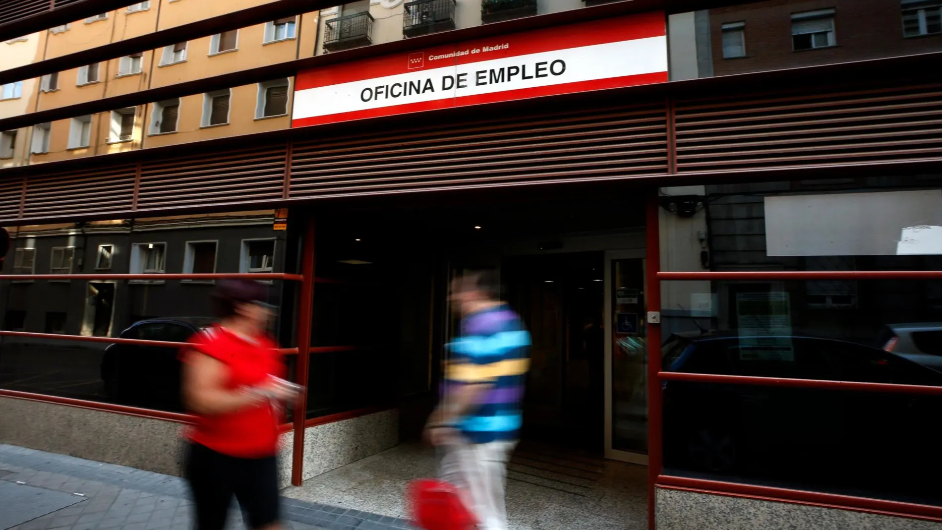 Vista del exterior de una oficina de empleo en Madrid