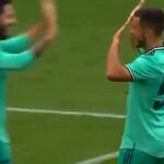 Hazard celebra su gol con Isco