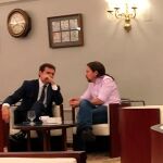 Puente publicó en su perfil de la red social una foto en la que se veía a Iglesias y Rivera en una mesa del establecimiento la tarde en que se consumó que España tendrá que repetir elecciones