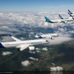 Aviones de Airbus vuelan durante una exhibición en Le Bourget